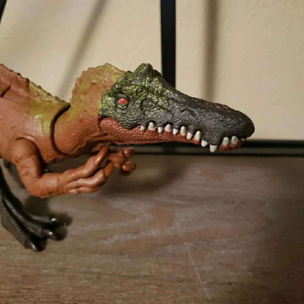 IRRITATOR -‎ Jurassic World Dino Trackers (Roar Sound & Attack Action)